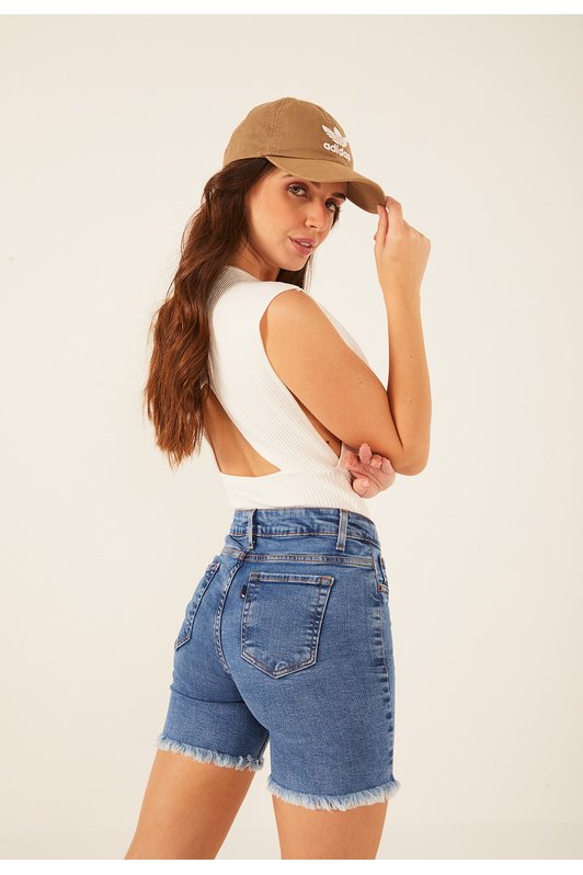 dz4050 com bermuda jeans feminina slim com barra desfiada denim zero costas crop