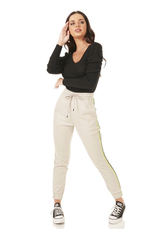 dz3821 com calca jeans feminina jogger comfort colorida areia denim zero frente