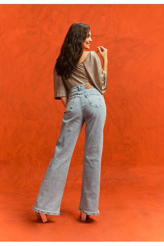 dz20286 com calca jeans feminina wide leg fit cintura alta denim zero costas 1