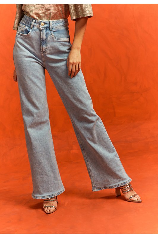dz20286 com calca jeans feminina wide leg fit cintura alta denim zero frente 1