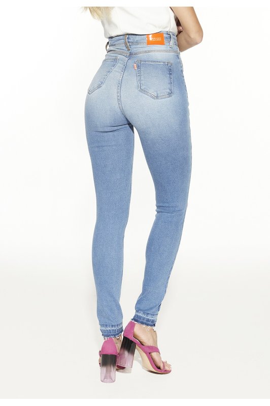 dz20480 com calca jeans feminina skinny hot pants cigarrete barra dupla denim zero costas prox
