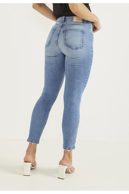 dz20569 re calca jeans feminina skinny cropped com barra levemente desfiada denim 1