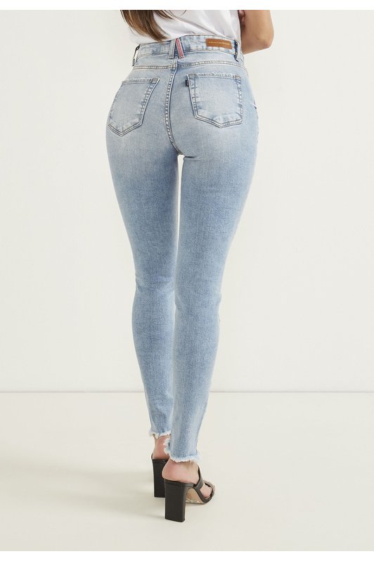 dz20582 calca jeans feminina skinny cigarrete com barra desfiada denim zero costas prox easy resize com