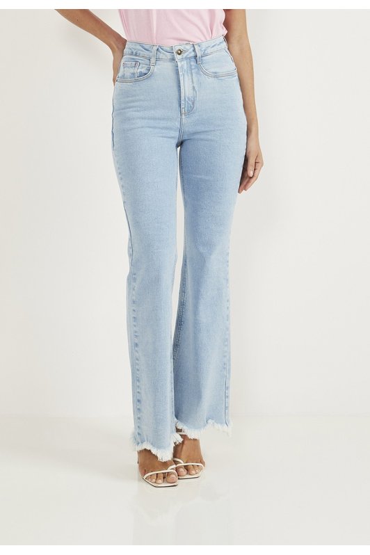 dz20608 com calca jeans feminina wide leg fit com barra irregular e desfiada frente pr