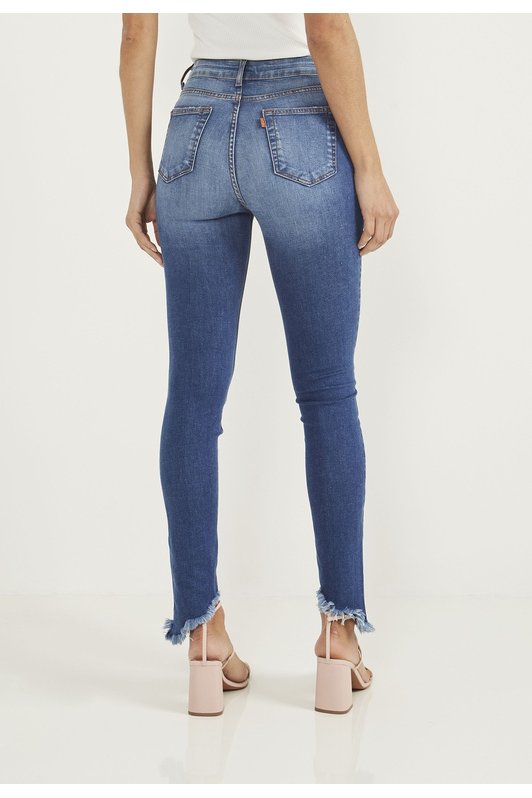dz20518 re calca jeans feminina skinny com barra irregular e desfiada costas prox eas